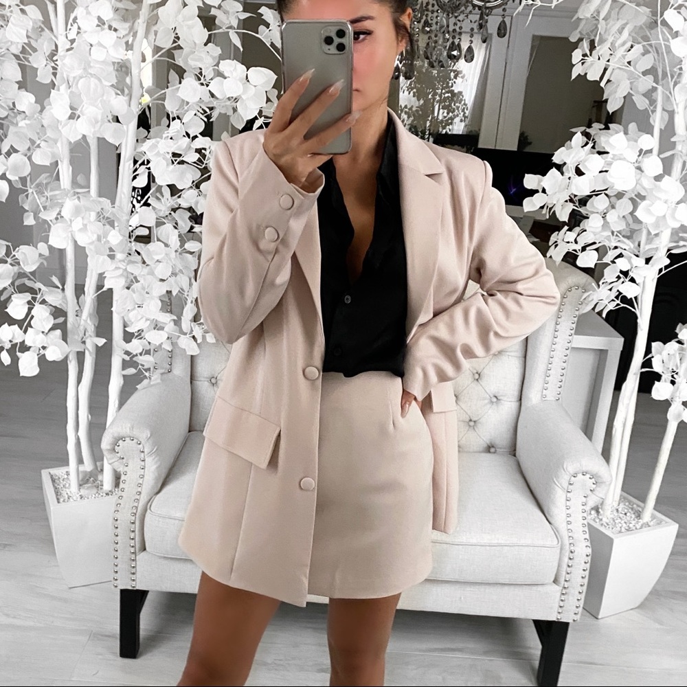 CEO BLAZER— in Warm Beige